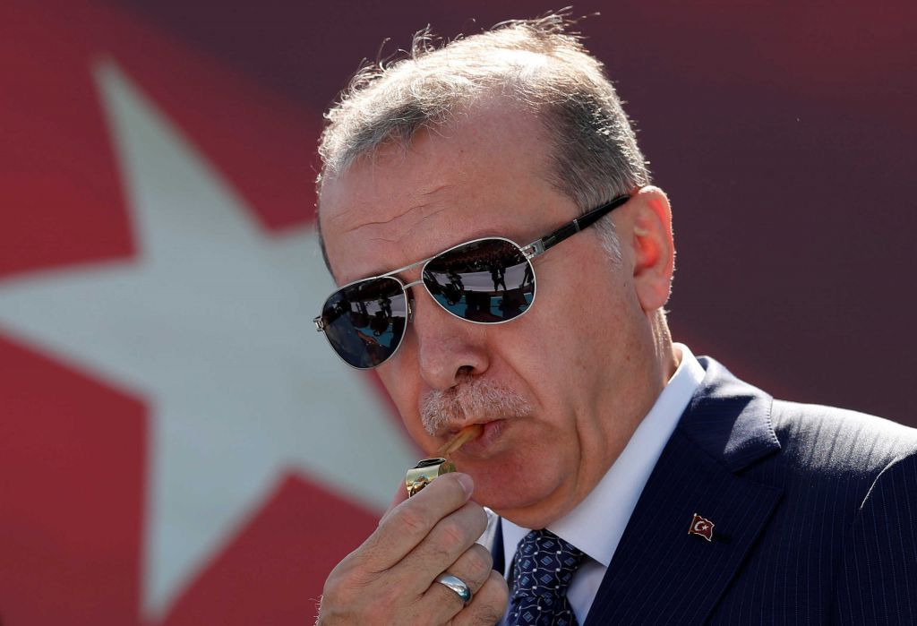 Ρωγμές στο… χαλιφάτο του Ερντογάν – Οι «ανήσυχοι συντηρητικοί» και οι αλλαγές στην τουρκική κοινωνία