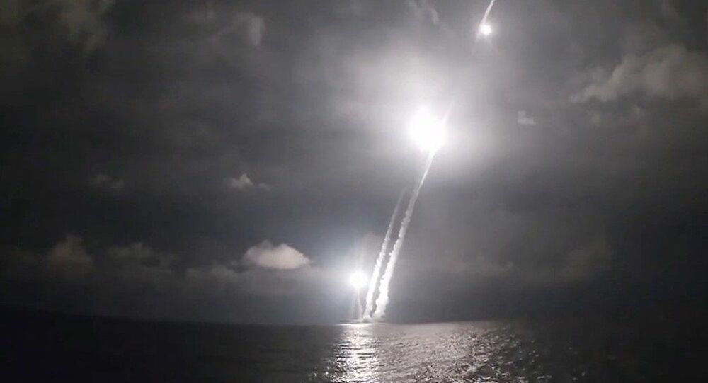 Εκτόξευση βαλλιστικών πυραύλων από ρωσικό πυρηνοκίνητο υποβρύχιο τελευταίας γενιάς – Βίντεο