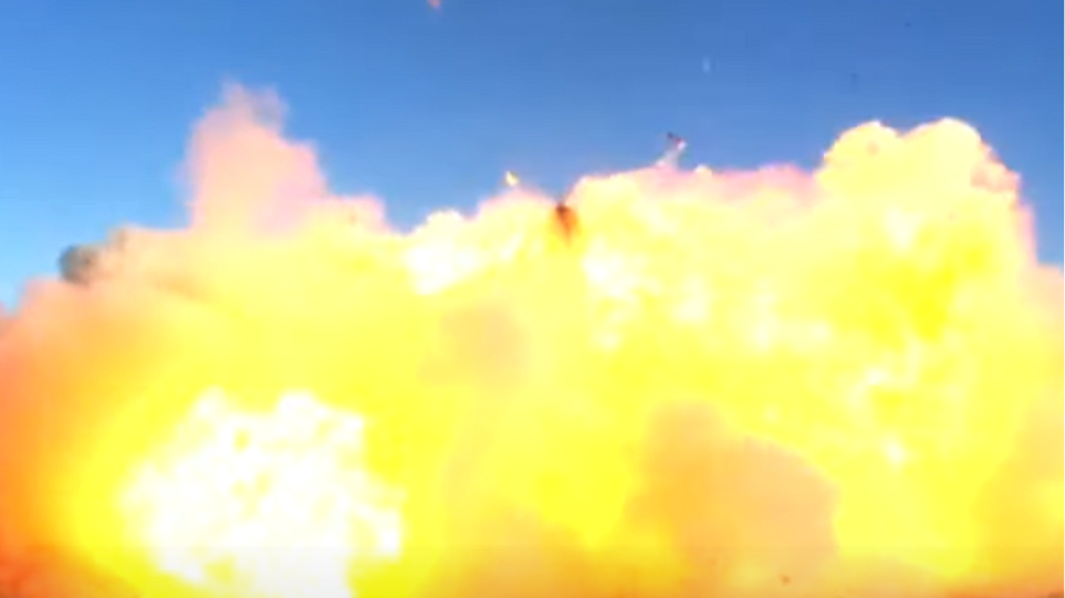 Έκρηξη σε προσγείωση πρωτότυπου πυραύλου της SpaceX και… πανηγυρισμοί από τον Έλον Μασκ (Βίντεο)