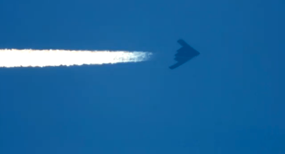 Ο ουρανός της Γιούτα γέμισε αόρατα βομβαρδιστικά: Τρία B-2 πέταξαν σε σχηματισμό – Βίντεο