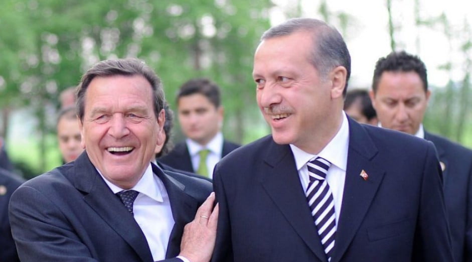 «Πάρτε το απόφαση, η Τουρκία είναι κυρίαρχη στη Μεσόγειο», γράφει ο πρώην καγκελάριος, Γκ. Σρέντερ