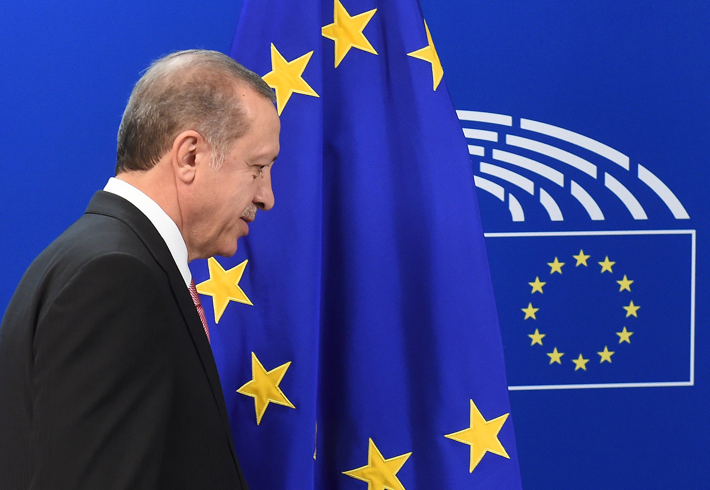 Η Ευρώπη θα υποκύψει στο φλερτ του Ερντογάν;