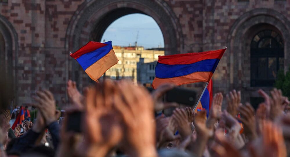 Συναγερμός στην Αρμενία: Διαδηλωτές εισέβαλαν σε κυβερνητικό κτίριο