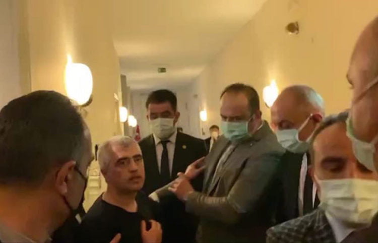 Τουρκία: Συνελήφθη φιλοκούρδος βουλευτής μέσα στο κοινοβούλιο (video)