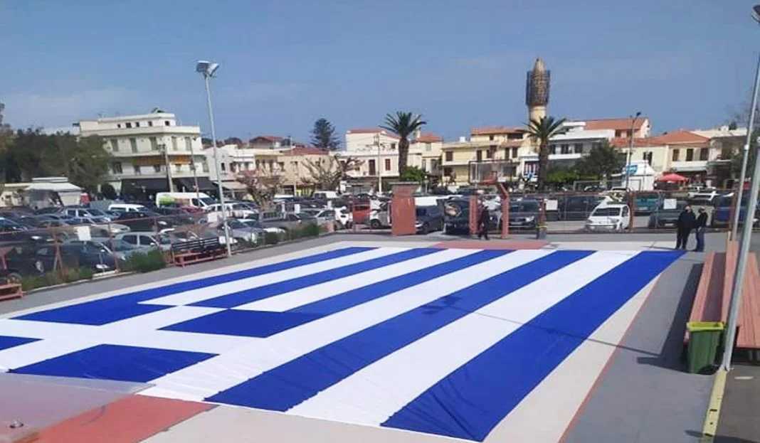 Εύγε! Ελληνική σημαία 300 τετραγωνικών στο Ρέθυμνο για τα 200 χρόνια από την Εθνεγερσία!