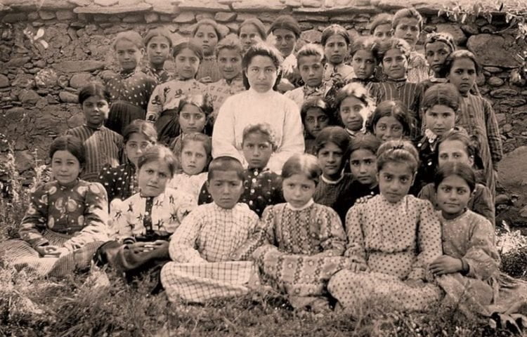 Συγκλονιστική μαρτυρία: Τούρκοι έκαψαν ολόκληρα αρμενικά χωριά το καλοκαίρι του 1915 – Θύματα και τα ορφανά της Μους
