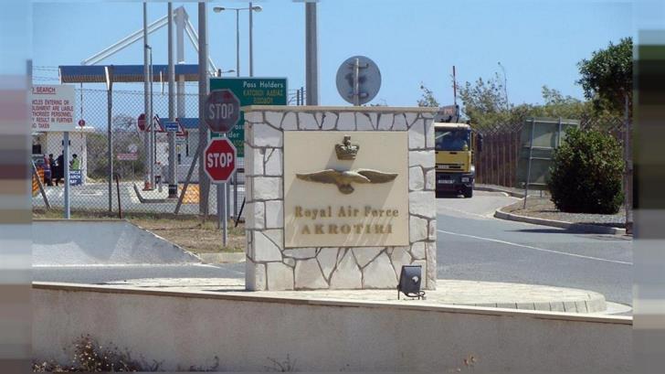 Τα πήγαινε-έλα των Άγγλων στην Κύπρο και το ανοικτό μέτωπο των Βάσεων
