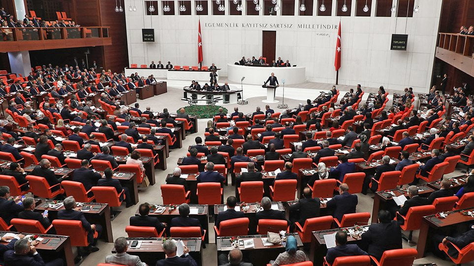 Νέα πρόκληση της Τουρκίας: Η Εθνοσυνέλευση καταδίκασε την αναγνώριση Μπάιντεν