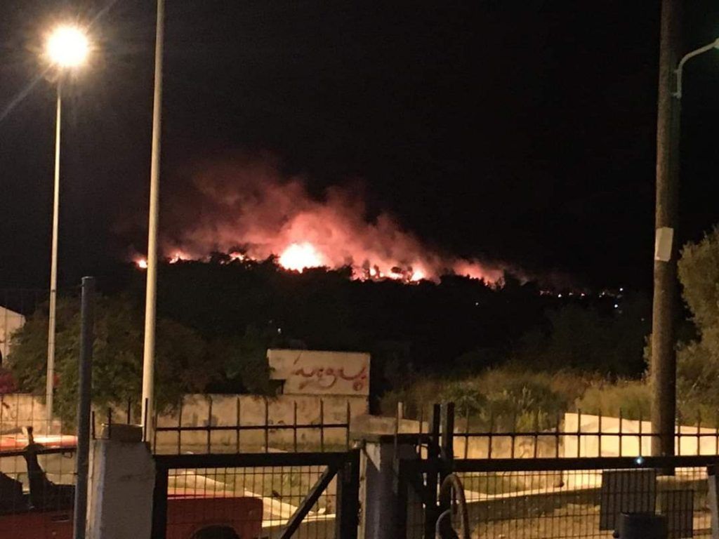 Συναγερμός στην Πυροσβεστική! Μεγάλη φωτιά στον Σχίνο Κορινθίας – Εκκενώνονται οικισμοί