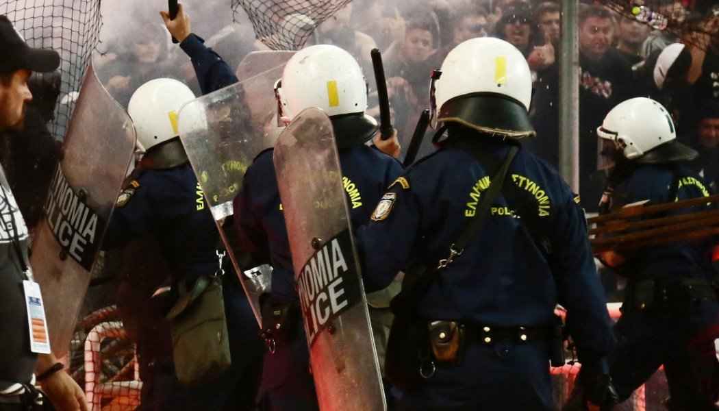 Ως πού θα παέι αυτή η κατάσταση; Άγρια επεισόδια χουλιγκάνων στη Θεσσαλονίκη – Ξύλο με ρόπαλα, τραυματίστηκε οπαδός