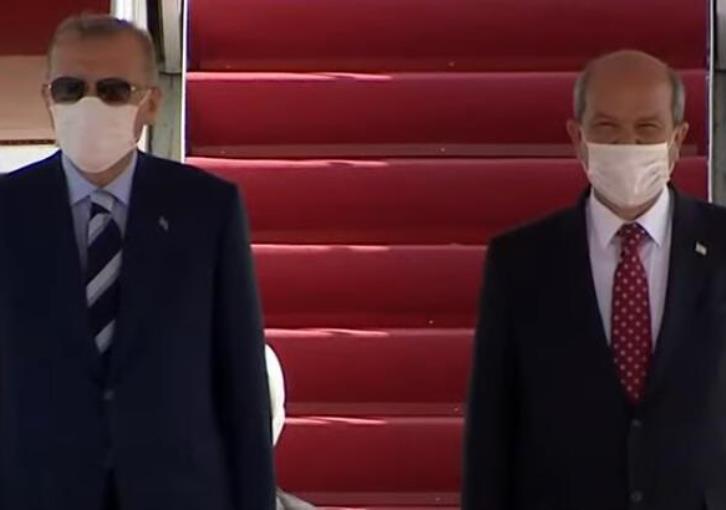 Έφθασε ο Ερντογάν στα κατεχόμενα – Θέλει δύο κυρίαρχα και ισότιμα κράτη στην Κύπρο (φώτο, βίντεο)