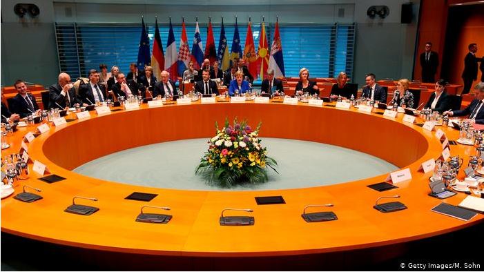 Η Μέρκελ συγκάλεσε Σύνοδο Κορυφής για τα Δυτικά Βαλκάνια