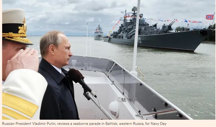 Ο Πούτιν προβάλλει την ισχύ του ρωσικού στόλου: “Μπορούμε να καταστρέψουμε κάθε στόχο”