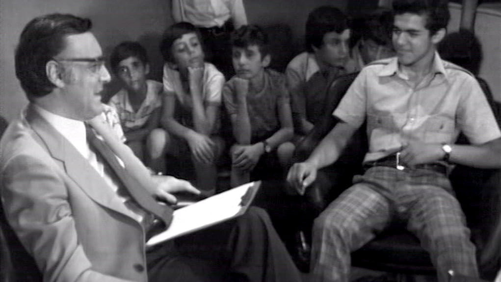 Ο Φρέντυ Γερμανός υποδέχεται παιδιά από την Κύπρο δύο χρόνια μετά την τουρκική εισβολή! Δείτε το αφιέρωμα της ΕΡΤ (ΒΙΝΤΕΟ)