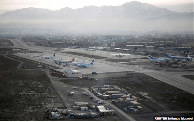 Φόβοι της Βρετανίας ότι οι Ταλιμπάν θα κλείσουν το αεροδρόμιο της Καμπούλ μετά τις 31/8