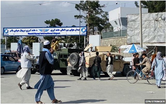 «Έχουμε τον έλεγχο του αεροδρομίου της Καμπούλ» λένε οι Ταλιμπάν – Διαψεύδουν οι ΗΠΑ