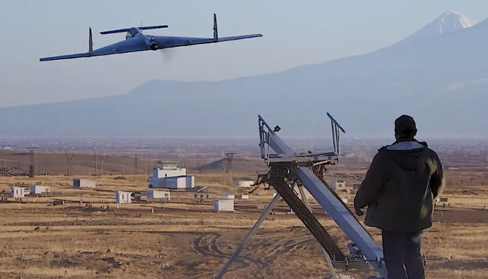Δοκιμάζονται μη επανδρωμένα αεροσκάφη στο πρώτο εκπαιδευτικό εργαστήριο όπλων στην Αρμενία