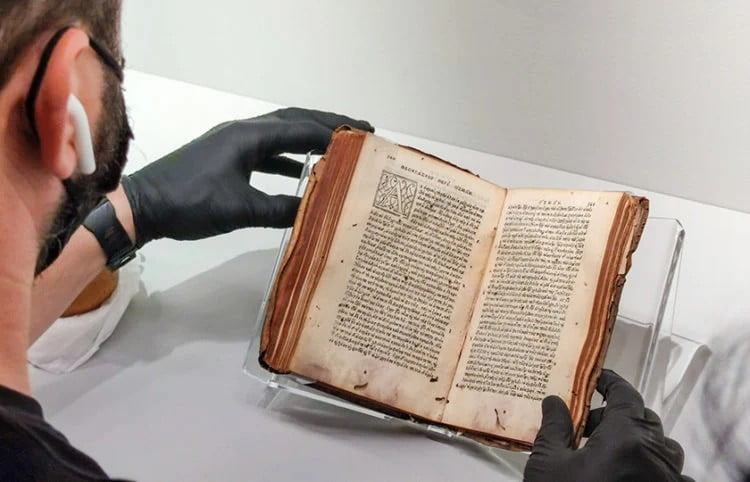 Στο Μουσείο Κυκλαδικής Τέχνης βιβλίο από την Εθνική Βιβλιοθήκη της Αργυρούπολης του Πόντου