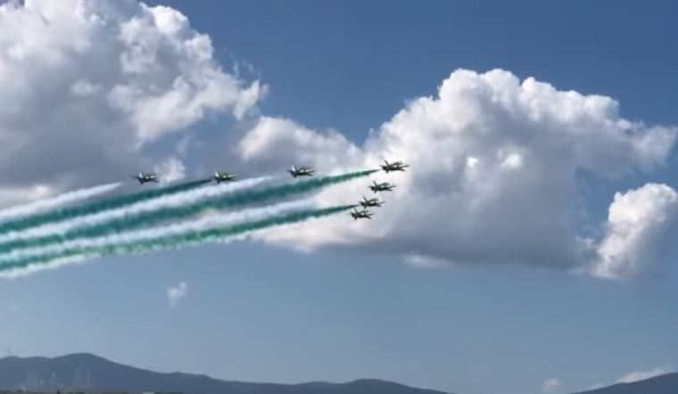 Μαχητικά αεροσκάφη πετούν πάνω από την Αθήνα – Γιατί δεν έλαβαν ειδοποίηση οι κάτοικοι (βίντεο)