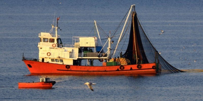 Κίνδυνος επεισοδίου! Τούρκοι ψαράδες απειλούν και «γκριζάρουν» όλο το Αιγαίο!