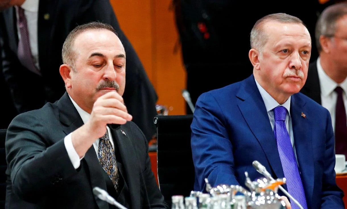 Πολιτική κρίση στην Τουρκία: Ο Τσαβούσογλου απείλησε τον Ερντογάν με παραίτηση