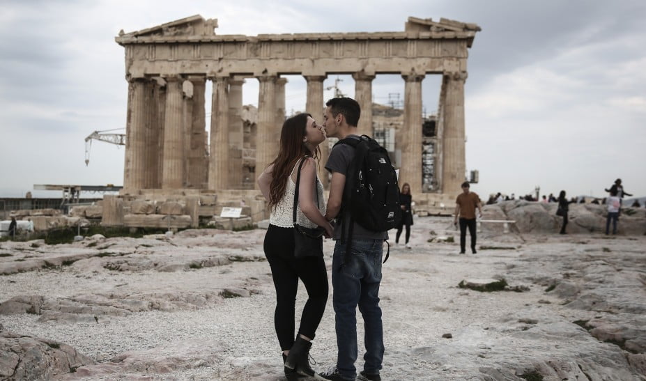 Süddeutsche Zeitung: «Η Ελλάδα ποτέ δεν πεθαίνει» στον… τουρισμό
