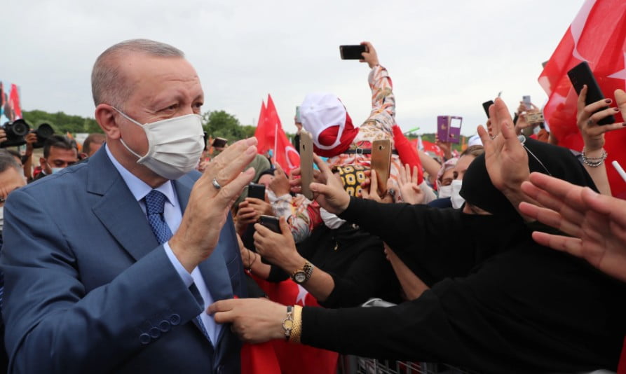 Σε διαρκές βέρτιγκο ο Ερντογάν: Πώς αποκλιμακώθηκε η κρίση με τους πρεσβευτές, το παρασκήνιο – Οι φήμες για παραίτηση Τσαβούσογλου