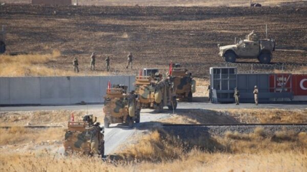 Η Τουρκία ετοιμάζεται να εξαπολύσει επίθεση ανατολικά του Ευφράτη