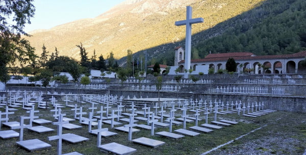Στρατιωτικό κοιμητήριο Κλεισούρας – Τελέστηκε η ταφή 32 Ελλήνων πεσόντων κατά τον ελληνοϊταλικό πόλεμο