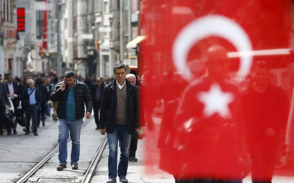 Λαοθάλασσα στους δρόμους της Τουρκίας εναντίον του Ερντογάν