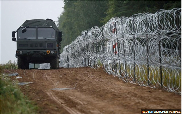 Η Πολωνία προειδοποιεί για «ένοπλες» απόπειρες στα σύνορα