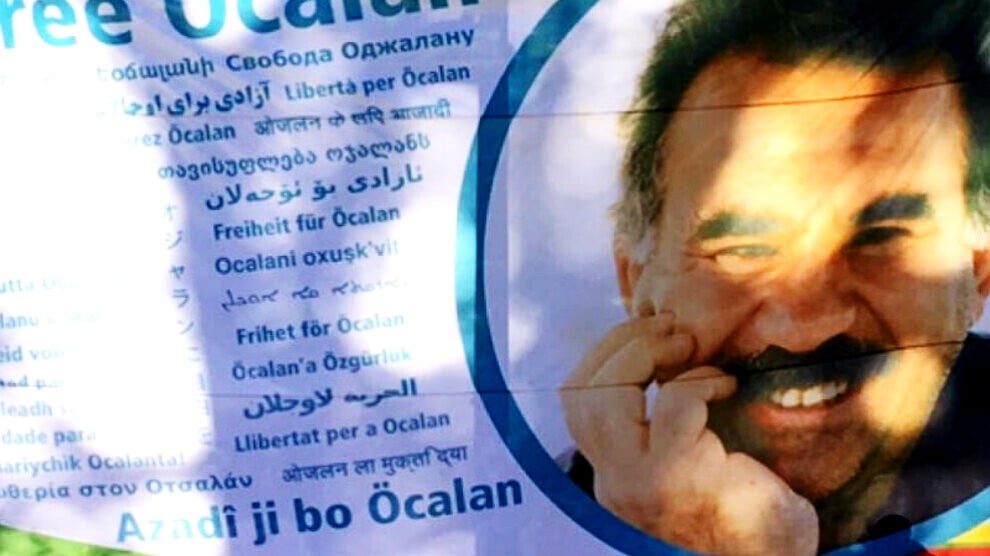 Πλοίο της ειρήνης θα ταξιδέψει από την Ελλάδα στην Ιταλία με αίτημα την ελευθερία για τον Αμπντουλάχ Οτζαλάν