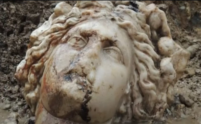 Βρέθηκαν κεφαλές αγαλμάτων της Αφροδίτης και του Διονύσου στην Αρχαία Πόλη των Αιζάνων