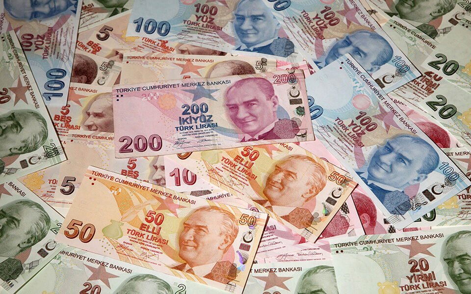 Τουρκία: Ο Ερντογάν αύξησε τα επιτόκια από την “πίσω πόρτα”