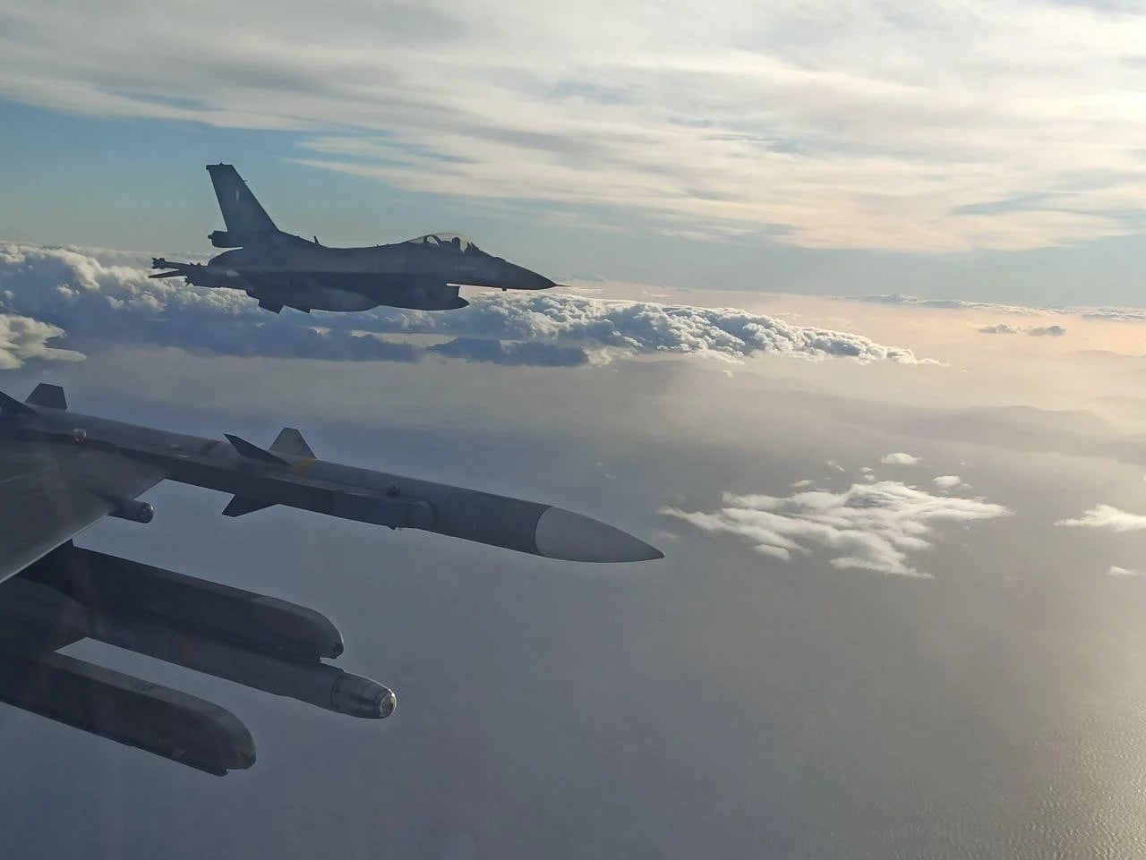 Μήνυμα αποτρεπτικής ισχύος προς την Τουρκία: Ετοιμοπόλεμη η Πολεμική Αεροπορία ανεβάζει ρυθμούς – Rafale και Mirage 2000-5 θα δώσουν «ανάσες» στα F-16 Viper