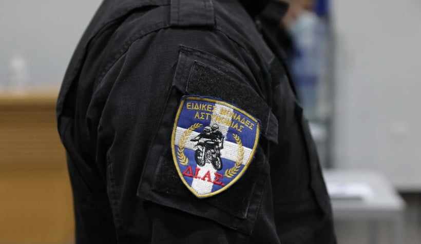 Αστυνομικός της ΔΙ.ΑΣ. εκτός υπηρεσίας ακινητοποίησε ληστή στη Μιχαλακοπούλου