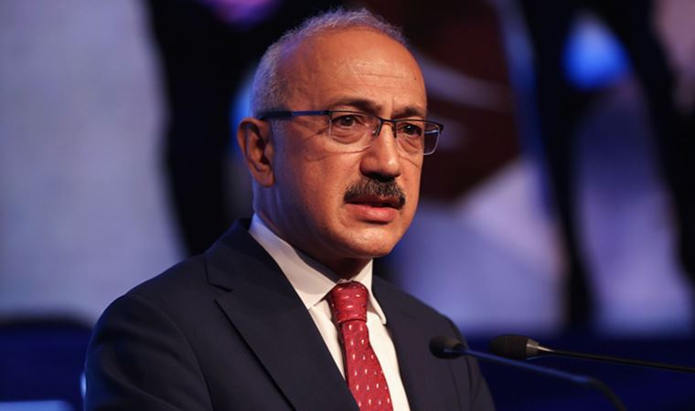 «Καρατομήθηκε» – δια της παραιτήσεως – ο Τούρκος υπουργός Οικονομικών