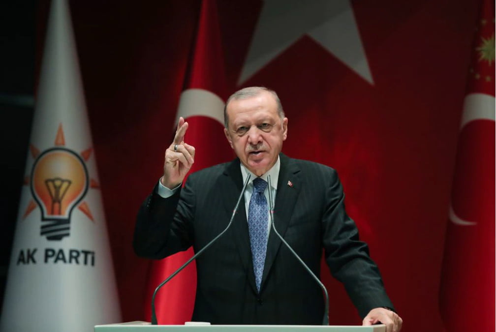 Δημοσκόπηση: Οι Τούρκοι δεν εμπιστεύονται ούτε τον Ερντογάν, ούτε την αντιπολίτευση