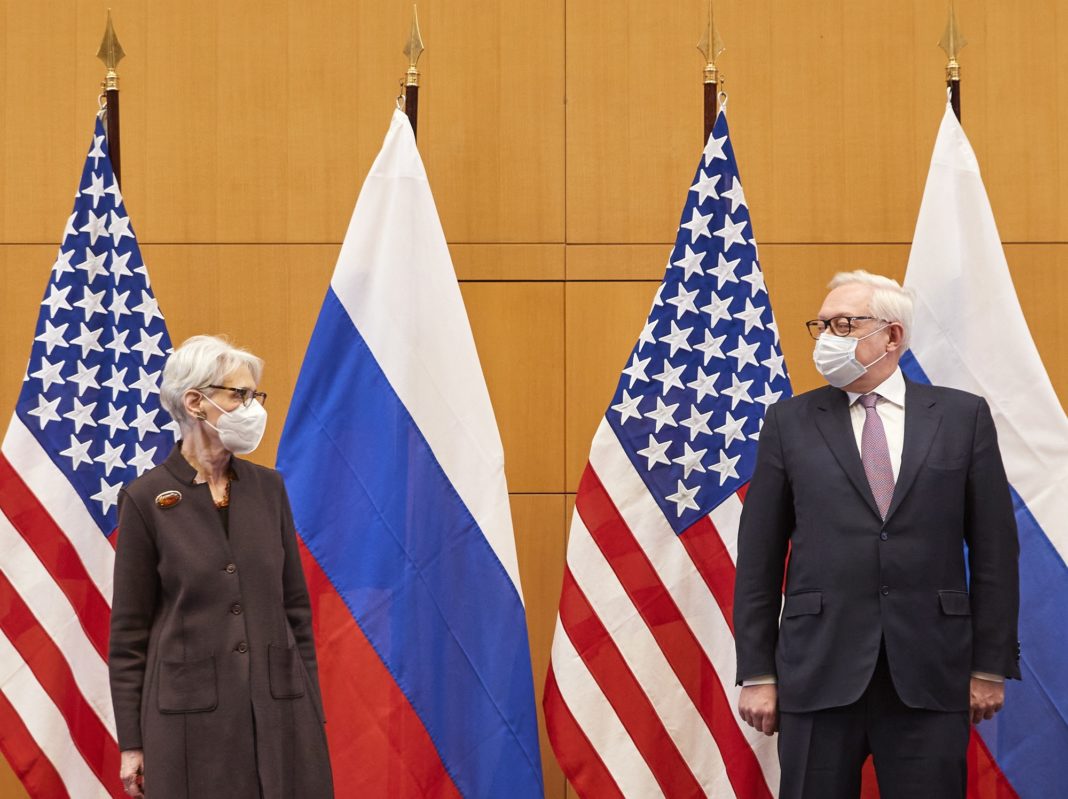 Ρωσική Πρεσβεία στην Ουάσιγκτον: Να σταματήσουν οι ΗΠΑ να προμηθεύουν με όπλα το Κίεβο