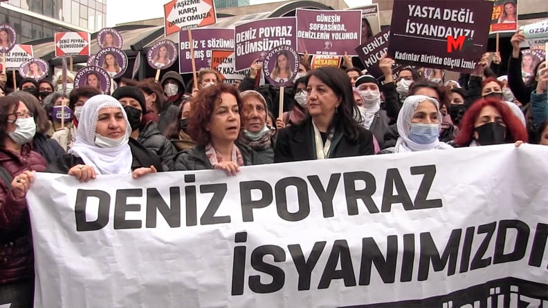 Τουρκία: Μεγάλη συγκέντρωση στη Σμύρνη καθώς ξεκίνησε η δίκη για τη δολοφονία της Ντενίζ Ποϊράζ
