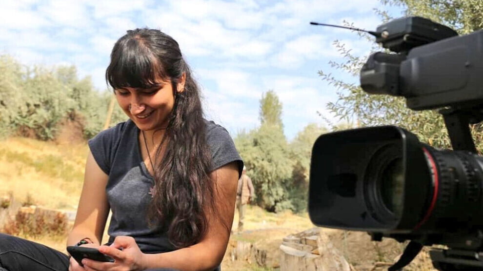 Δημοσιογράφος του ειδησεογραφικού πρακτορείου Mezopotamya News, το οποίο υπερασπίζεται τα δικαιώματα των Κούρδων, συνελήφθη κατόπιν εφόδου της τουρκικής αστυνομίας