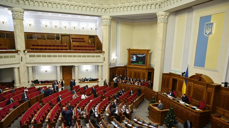 Ουκρανοί βουλευτές πιέζουν τον Ζελένσκι να τα βρει με τον Πούτιν