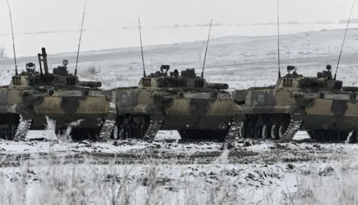 Μαζεύονται ρωσικές και δυτικές δυνάμεις γύρω από την Ουκρανία