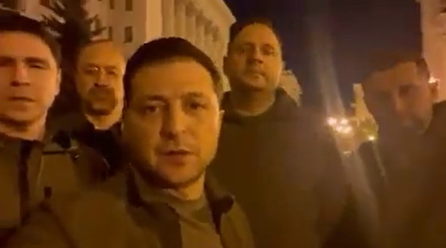 Μήνυμα Ζελένσκι από το κέντρο του Κιέβου – Με βίντεο διαψεύδει τις φήμες που τον θεωρούσαν φυγά