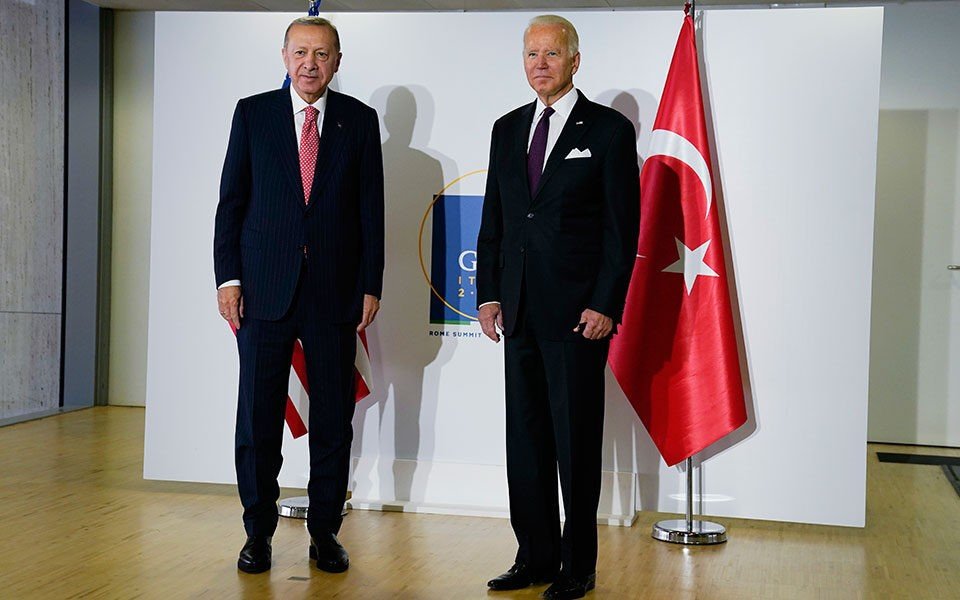 Παζάρια από τον ειρηνιστή Ερντογάν! Ζήτησε από Μπάιντεν να αρθούν οι κυρώσεις στην Τουρκία