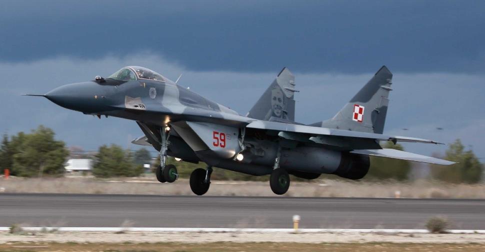 Κίεβο: H Ουάσιγκτον «δεν έχει αντίρρηση» για τη μεταφορά πολωνικών μαχητικών αεροσκαφών