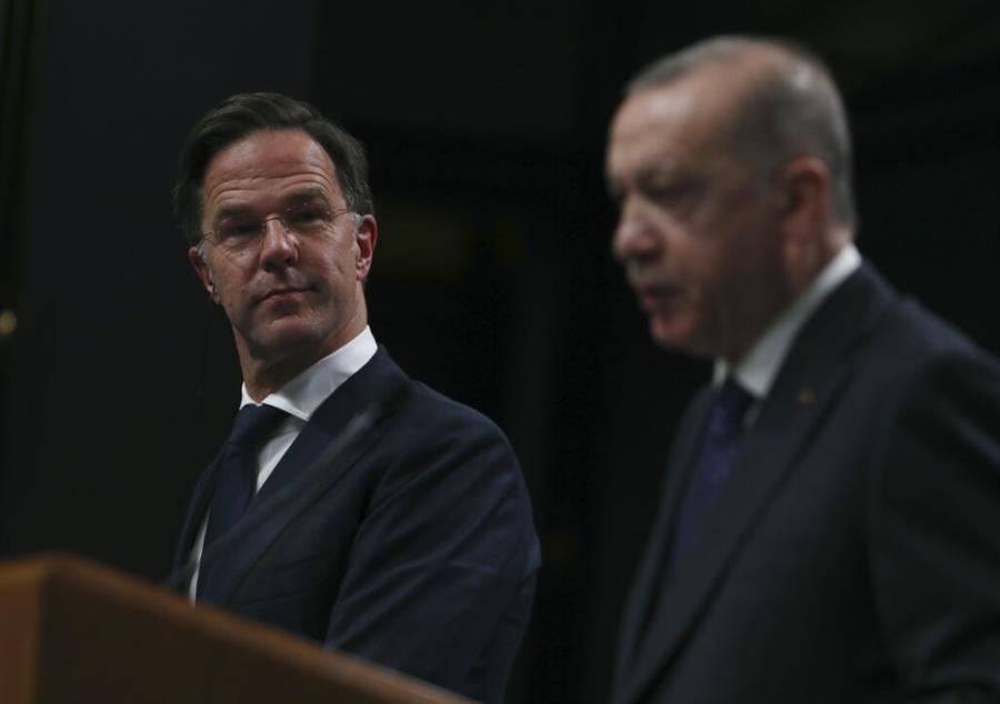 Το ολλανδικό «ξέπλυμα» της Τουρκίας, οι απαιτήσεις Ερντογάν από ΕΕ και οι βολές Τσαβούσογλου