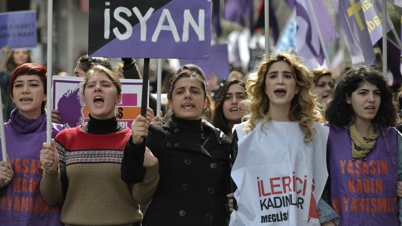 Η τουρκική αστυνομία συνέλαβε γυναίκες επειδή καλούσαν τον κόσμο να συμμετάσχει στις κινητοποιήσεις της Πρωτομαγιάς