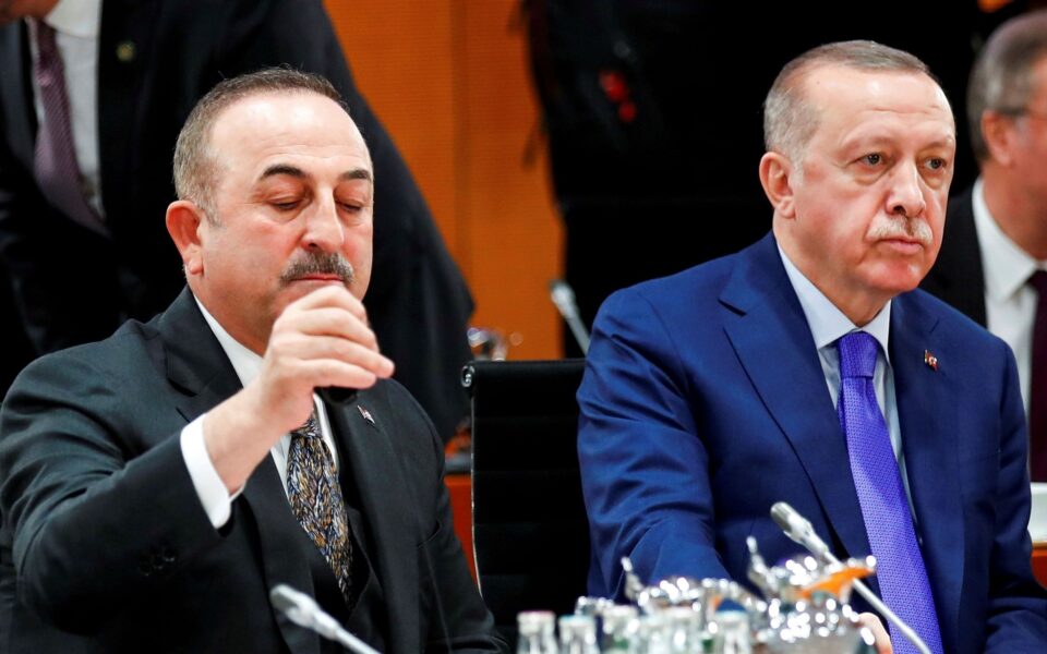 Η Τουρκία ισορροπεί σε τεντωμένο σχοινί, μεταξύ Δύσης και Ρωσίας και θέλει να τορπιλίσει τον East Med
