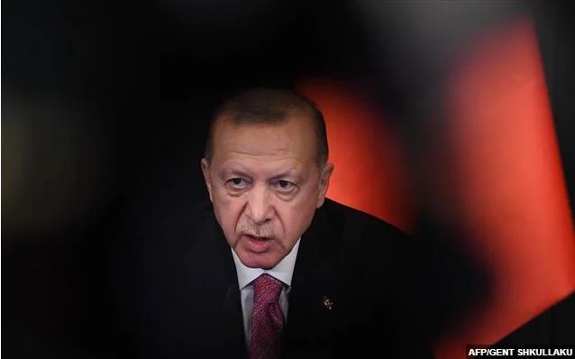 Ανενόχλητη η Τουρκία σφίγγει την «δαγκάνα» στη Μέση Ανατολή και στο Αιγαίο